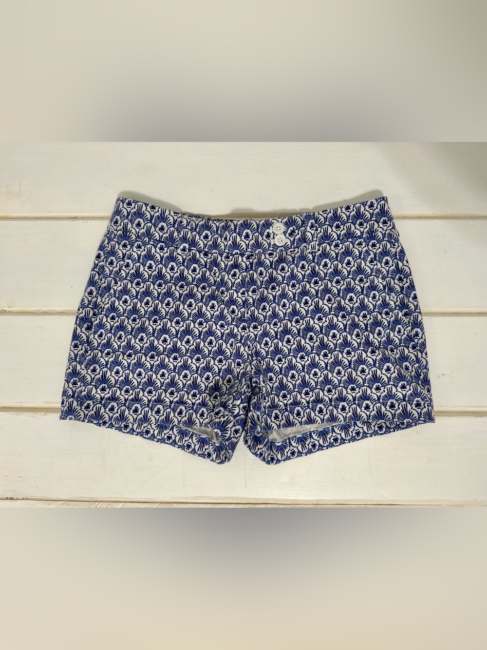 Vineyard Vines Blue and White Patterned High Waist Women's Shorts